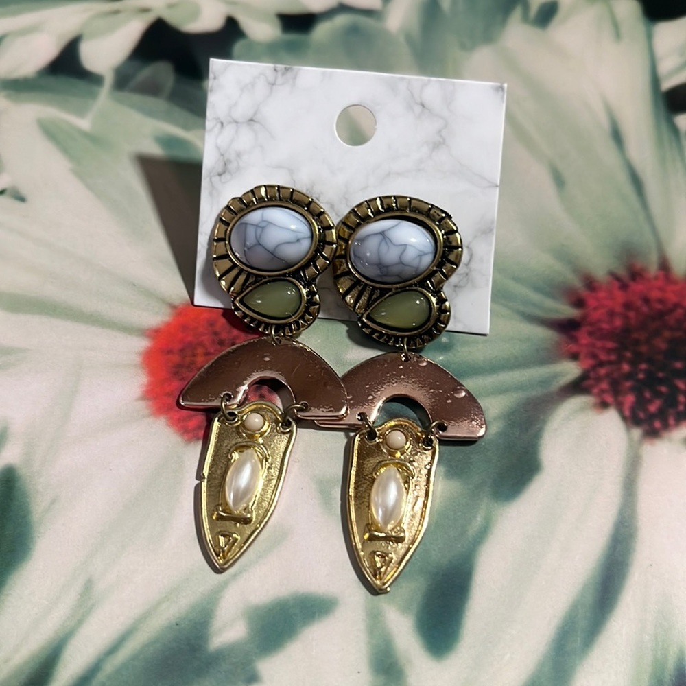 NWT Vintage-look Stone Earrings